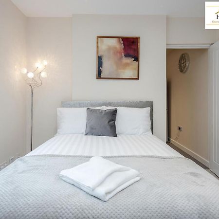 Bedford Hospital Victoria Apartments A And B By Homely Spaces Short Lets & Serviced Accommodation Extérieur photo