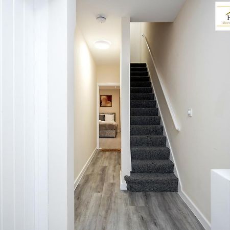 Bedford Hospital Victoria Apartments A And B By Homely Spaces Short Lets & Serviced Accommodation Extérieur photo