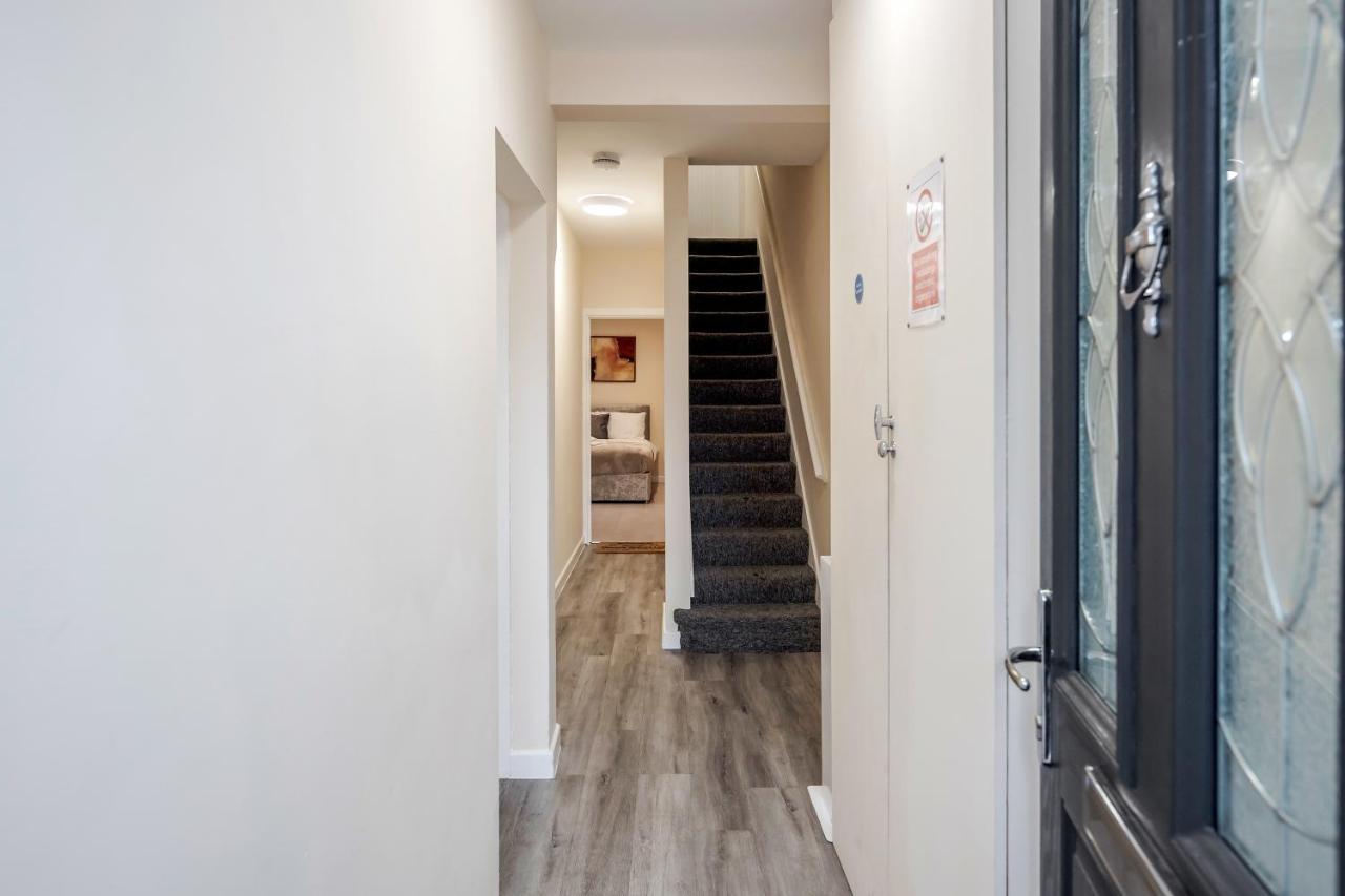 Bedford Hospital Victoria Apartments A And B By Homely Spaces Short Lets & Serviced Accommodation Extérieur photo