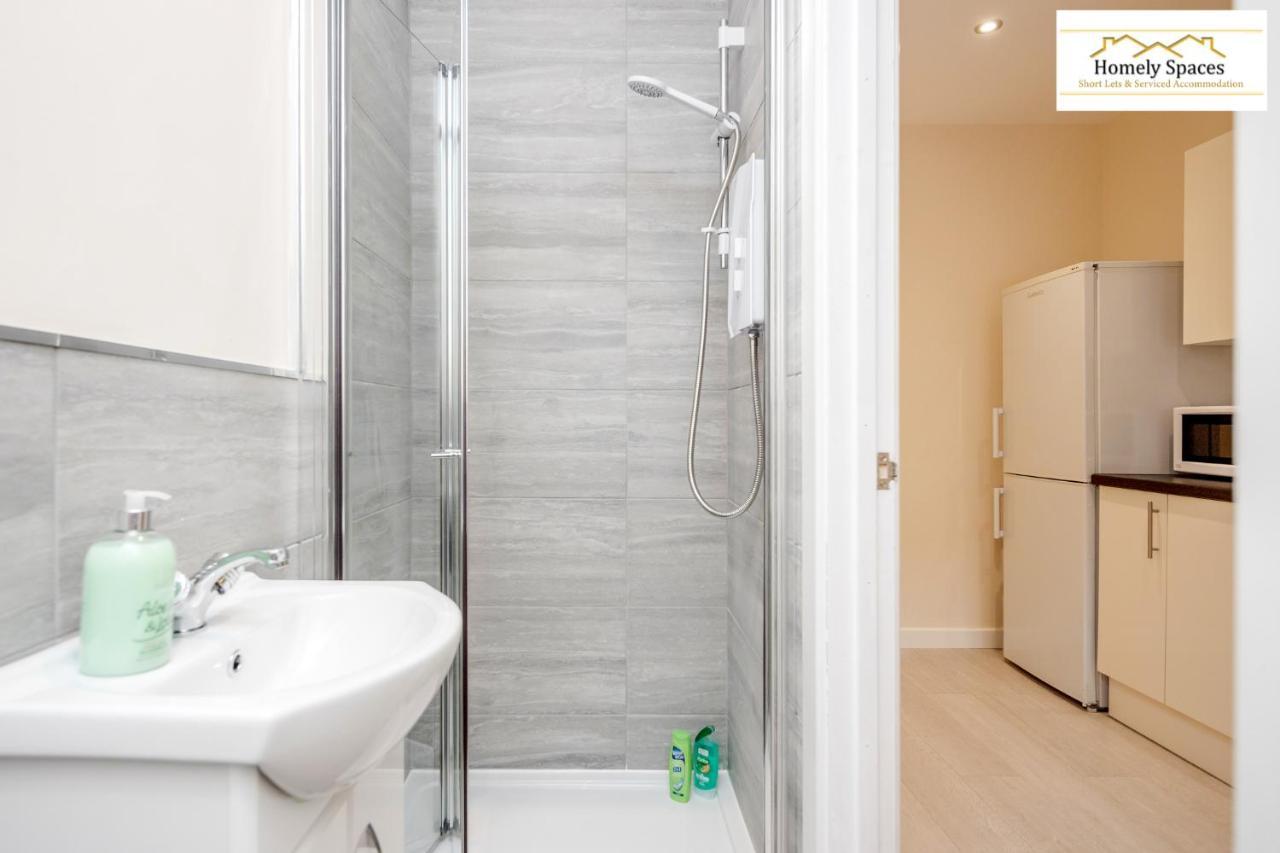 Bedford Hospital Victoria Apartments A And B By Homely Spaces Short Lets & Serviced Accommodation Extérieur photo